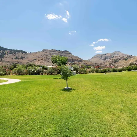 Haus In Kolympia Mit Garten Und Bergblick Holiday home